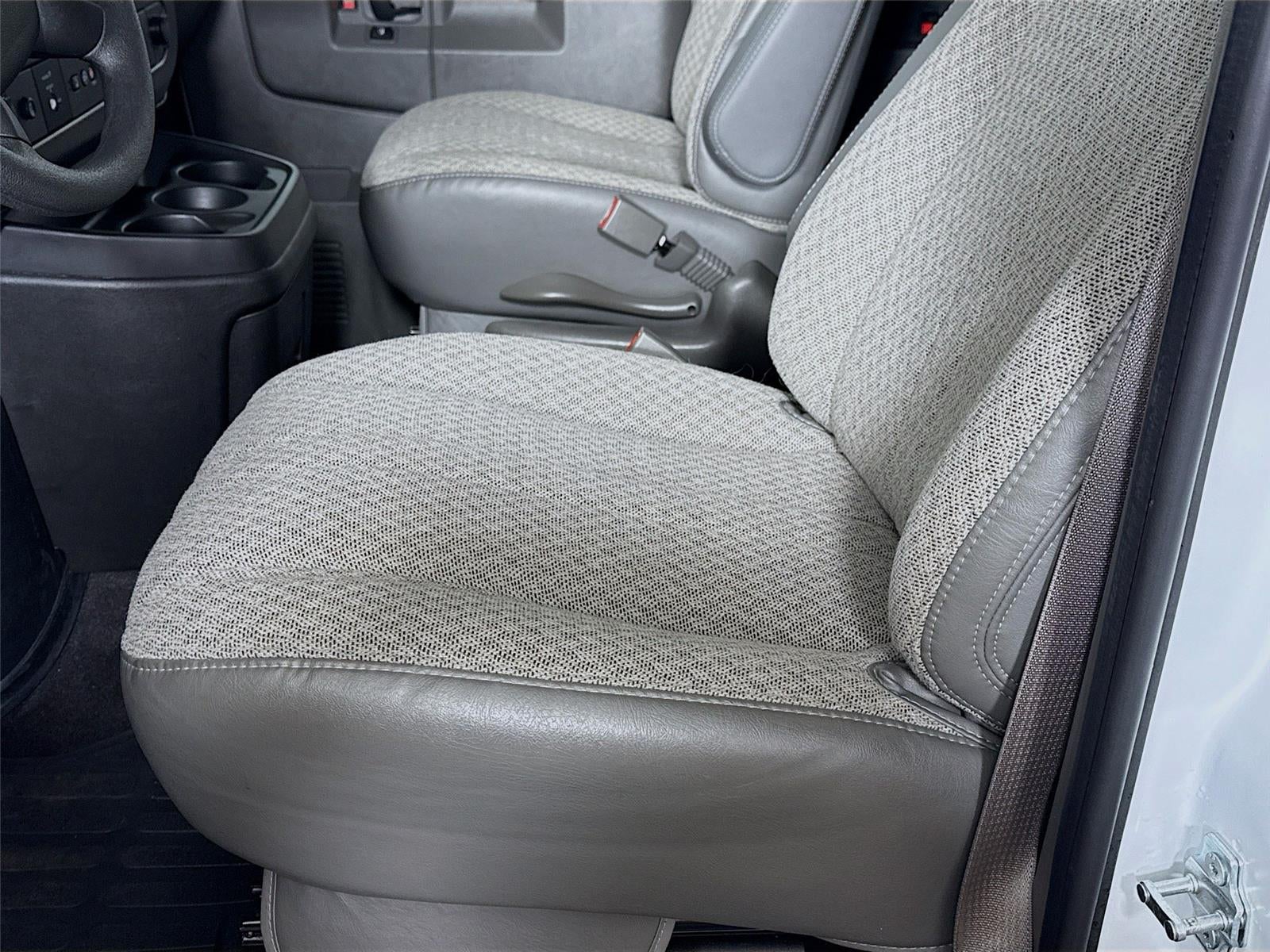 2025 Chevrolet Express Passenger 1LT