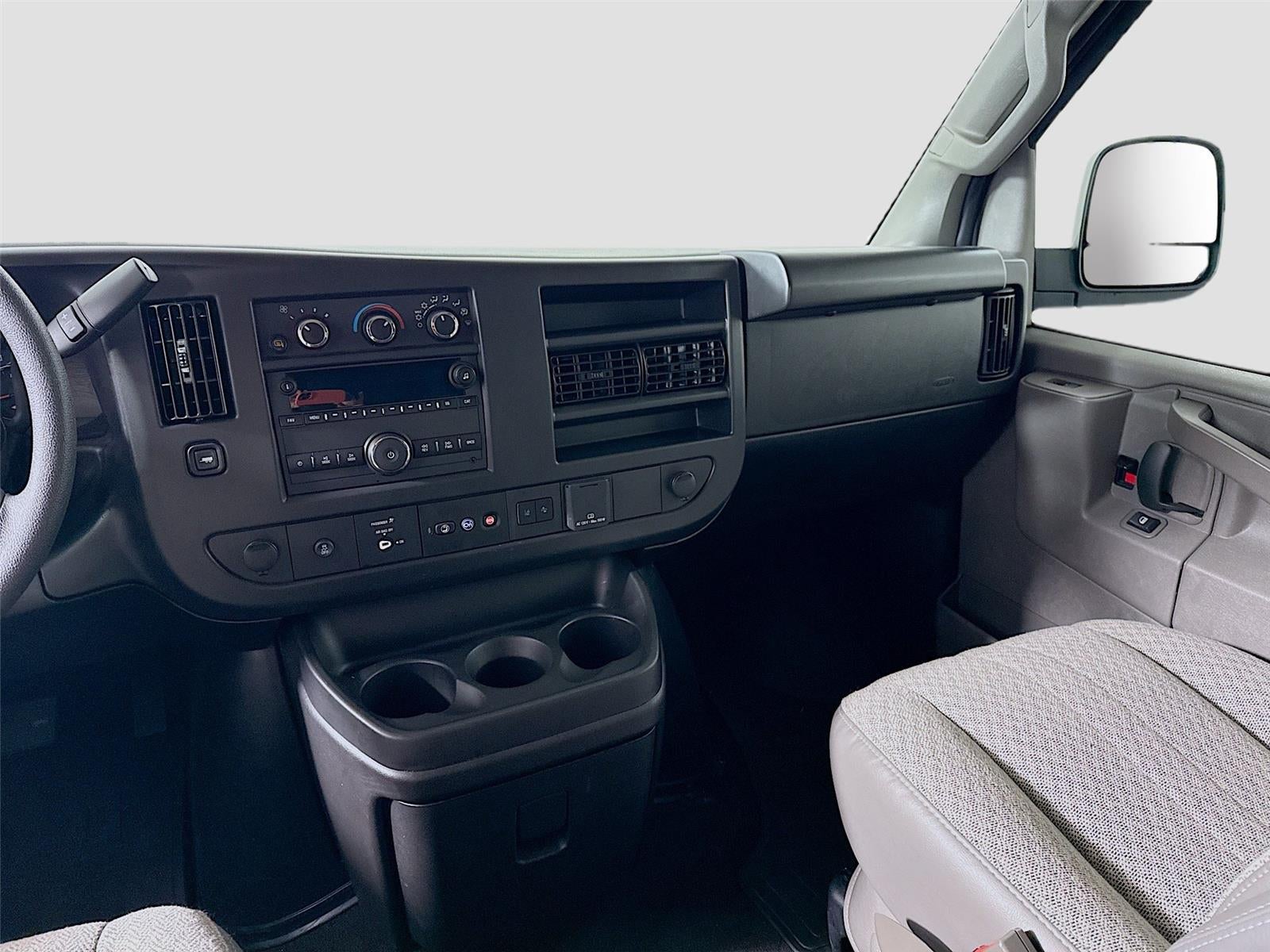 2025 Chevrolet Express Passenger 1LT