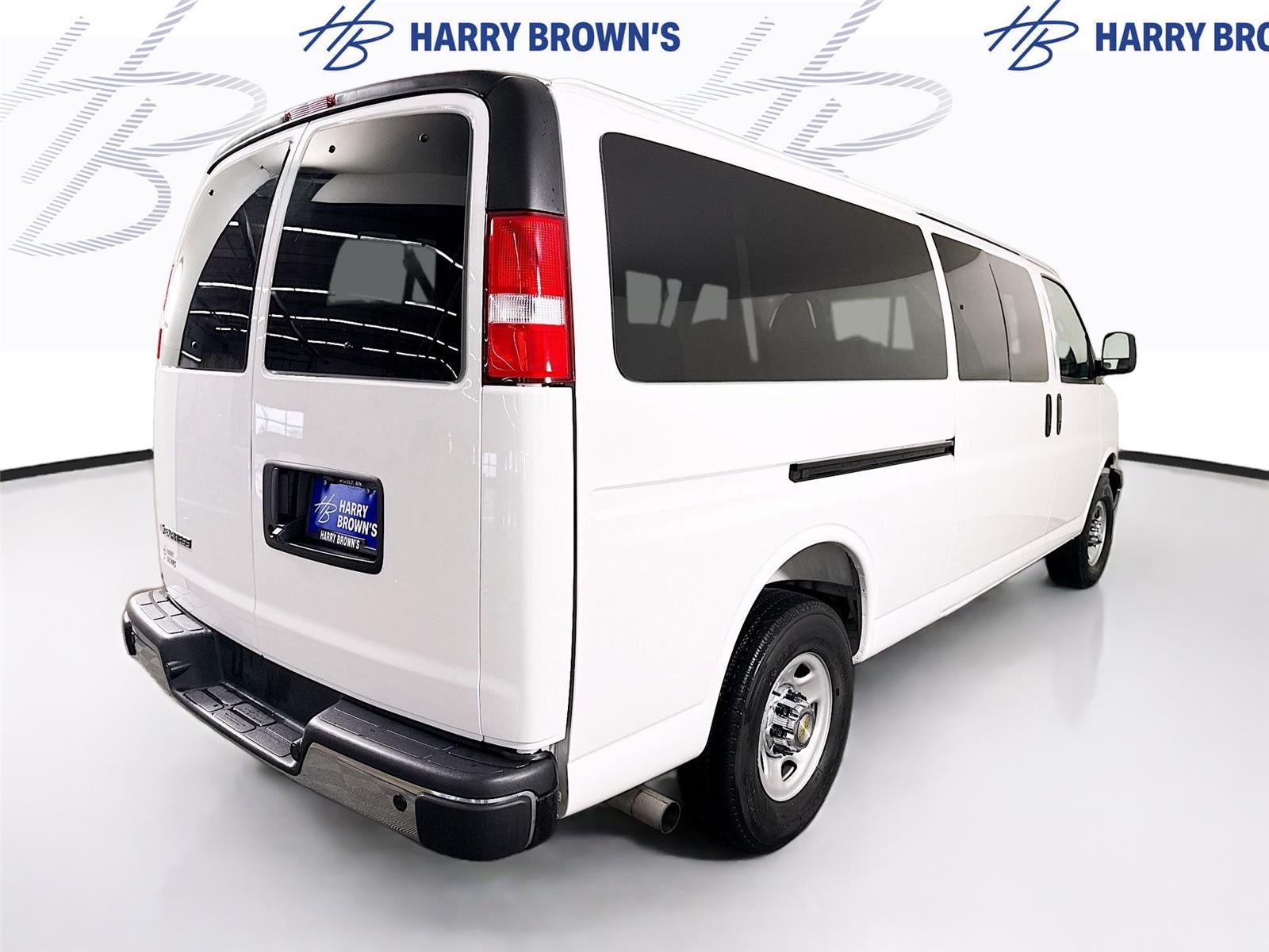 2025 Chevrolet Express Passenger 1LT