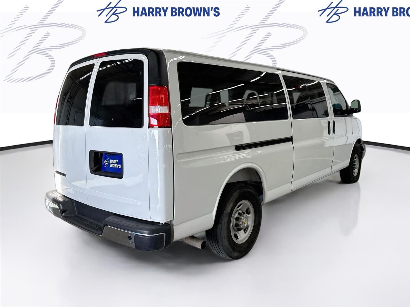 2025 Chevrolet Express Passenger 1LT