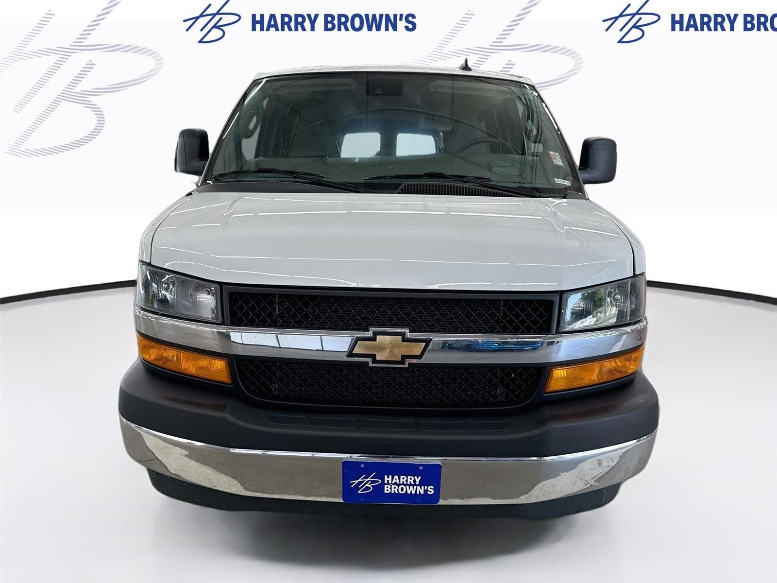2025 Chevrolet Express Passenger 1LT