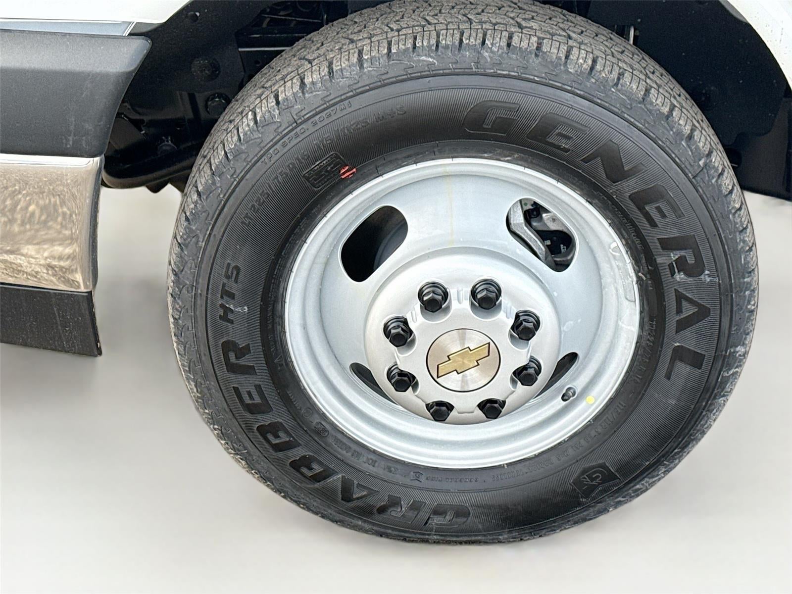 2025 Chevrolet Express Cutaway 3500 1WT