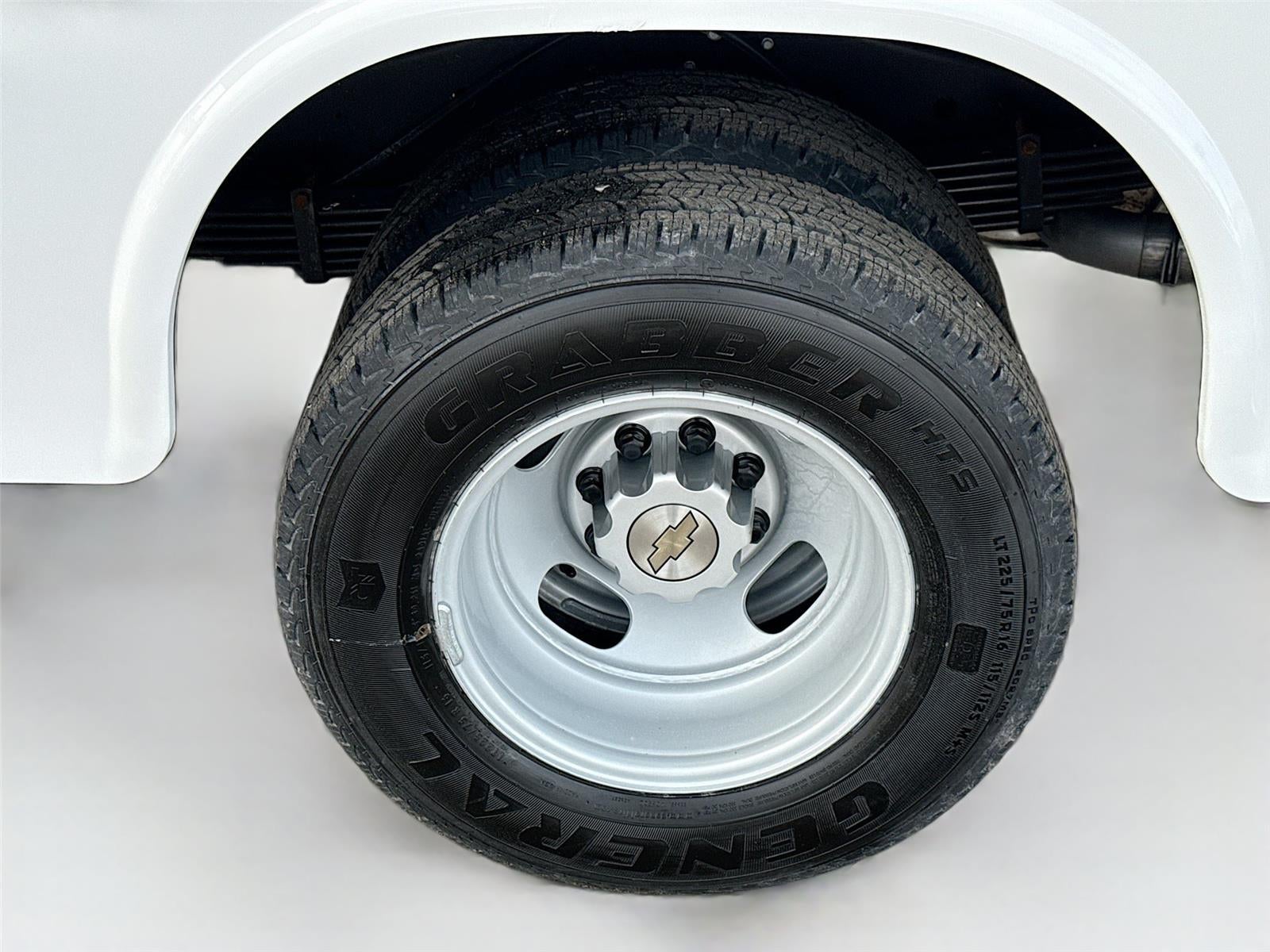 2025 Chevrolet Express Cutaway 3500 1WT