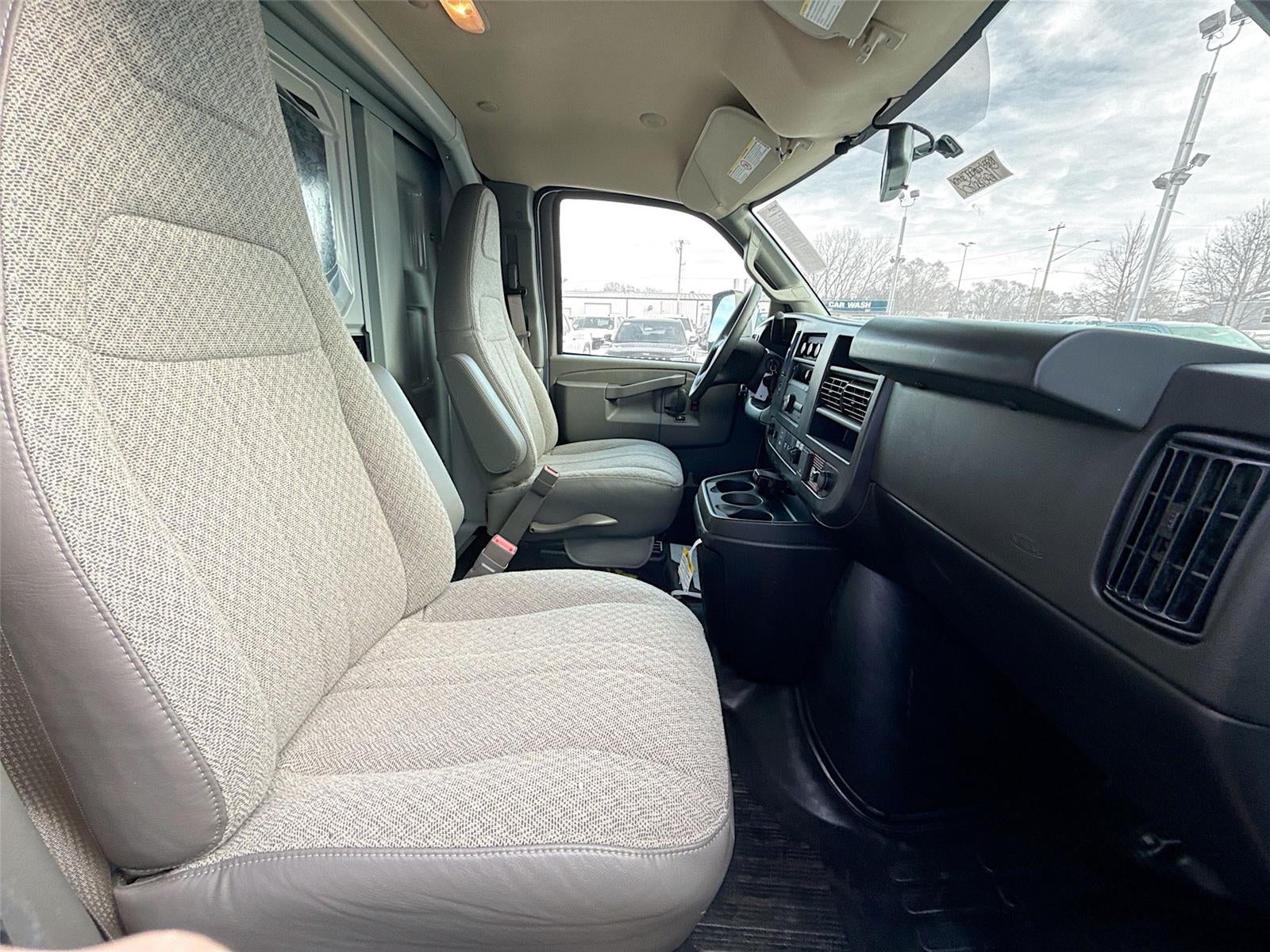 2025 Chevrolet Express Cutaway 3500 1WT