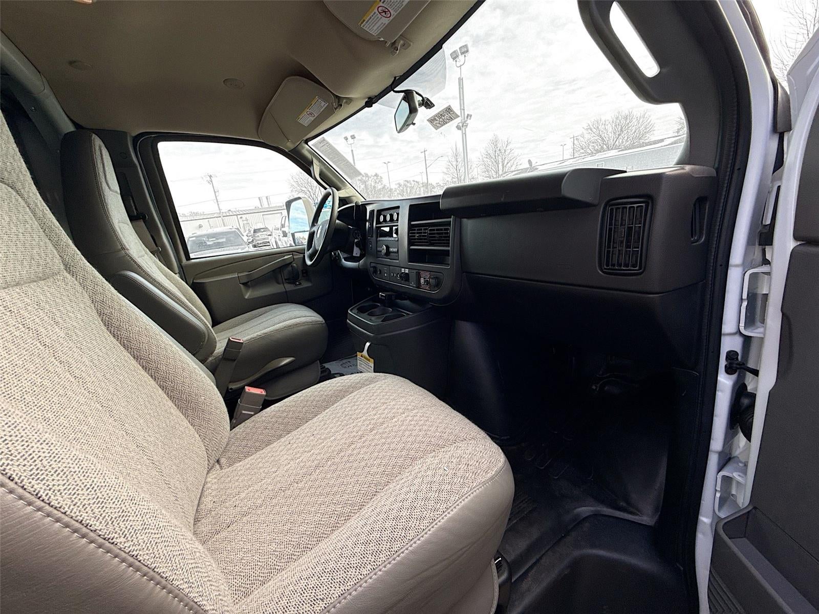 2025 Chevrolet Express Cutaway 3500 1WT