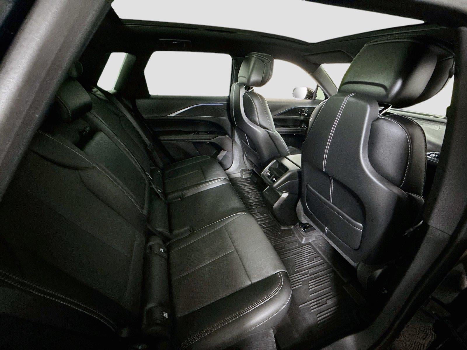 2024 Cadillac LYRIQ Luxury 1