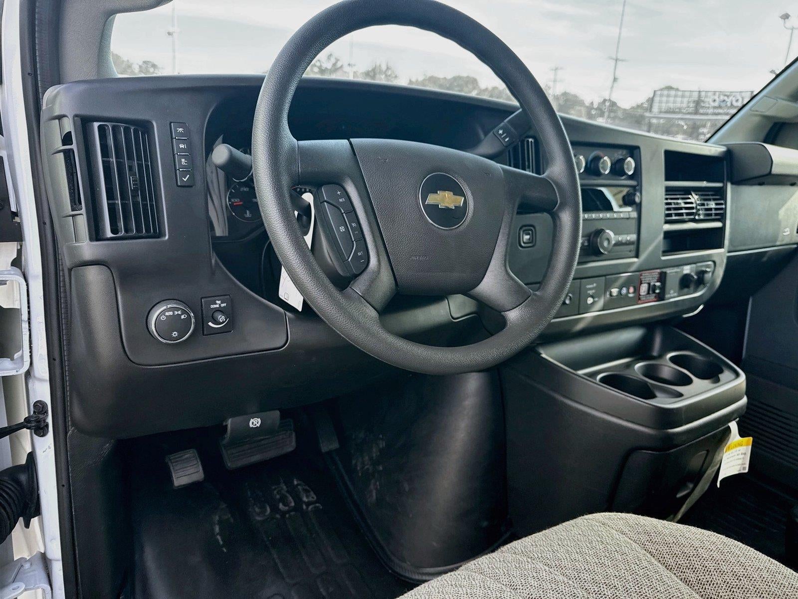 2026 Chevrolet Express Cutaway 3500 1WT