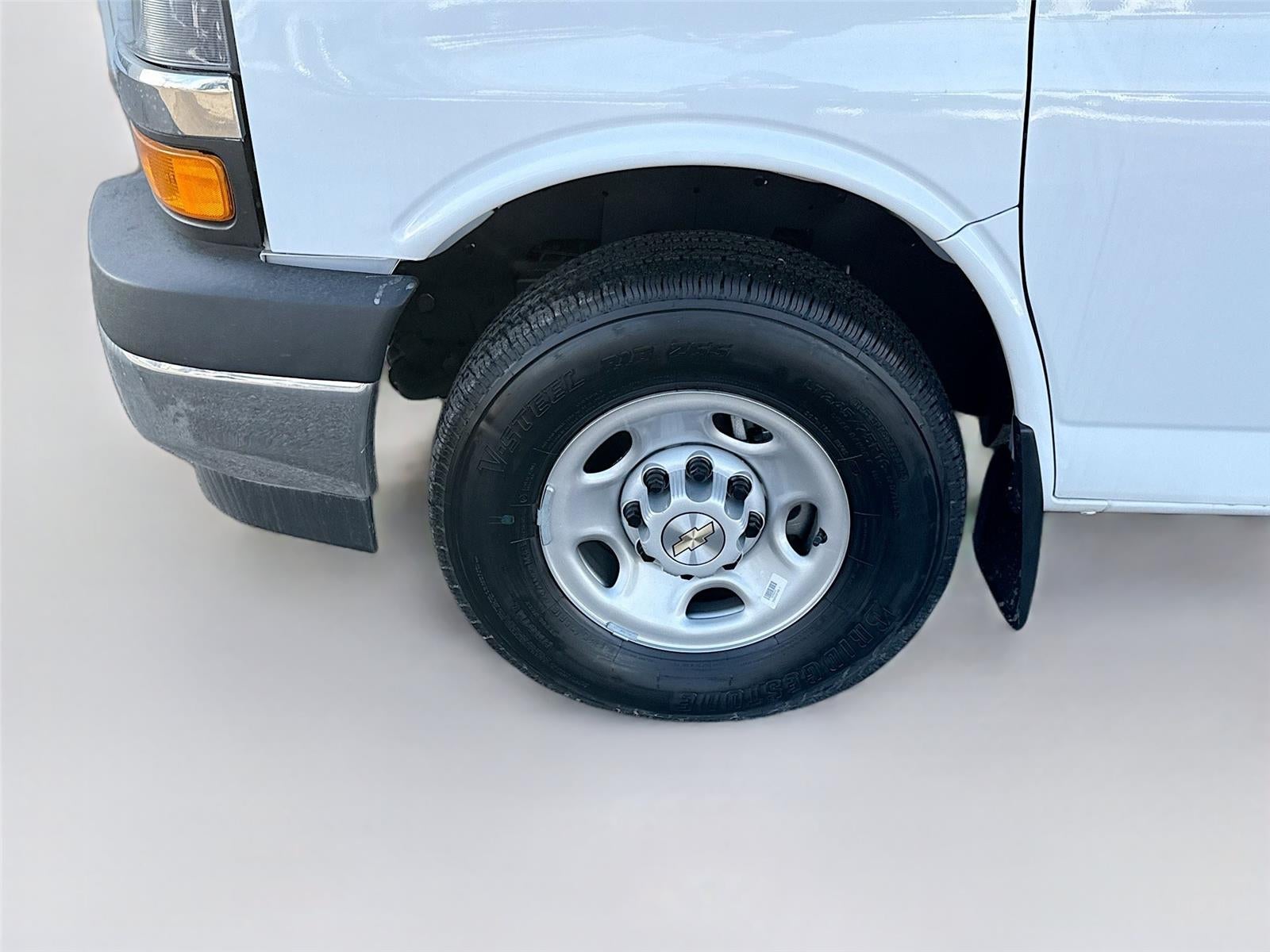 2025 Chevrolet Express Cutaway 3500 1WT
