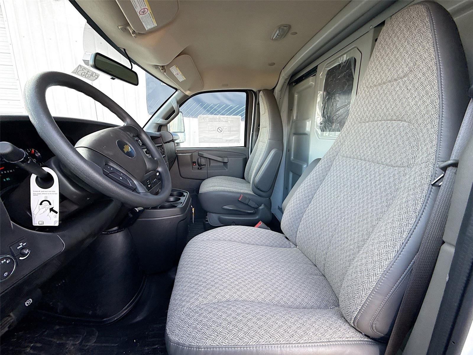 2025 Chevrolet Express Cutaway 3500 1WT
