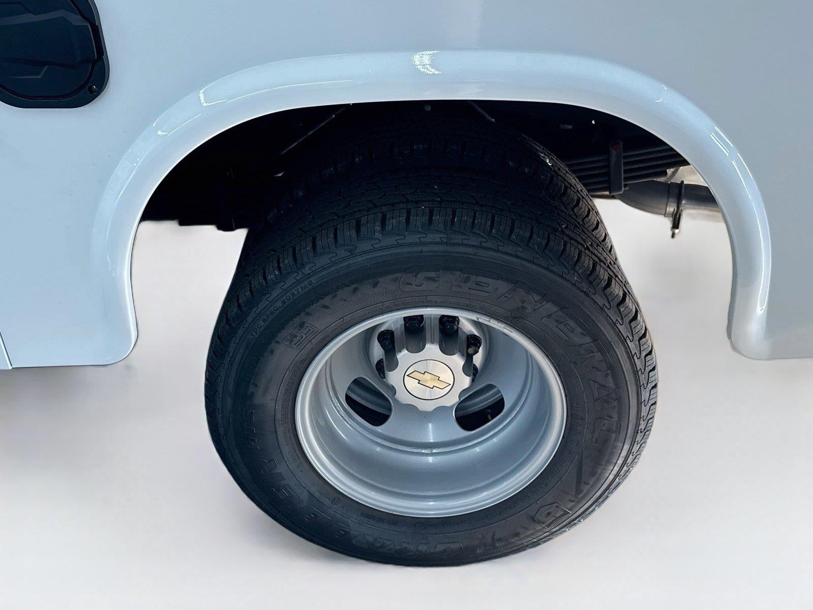 2026 Chevrolet Express Cutaway 3500 1WT