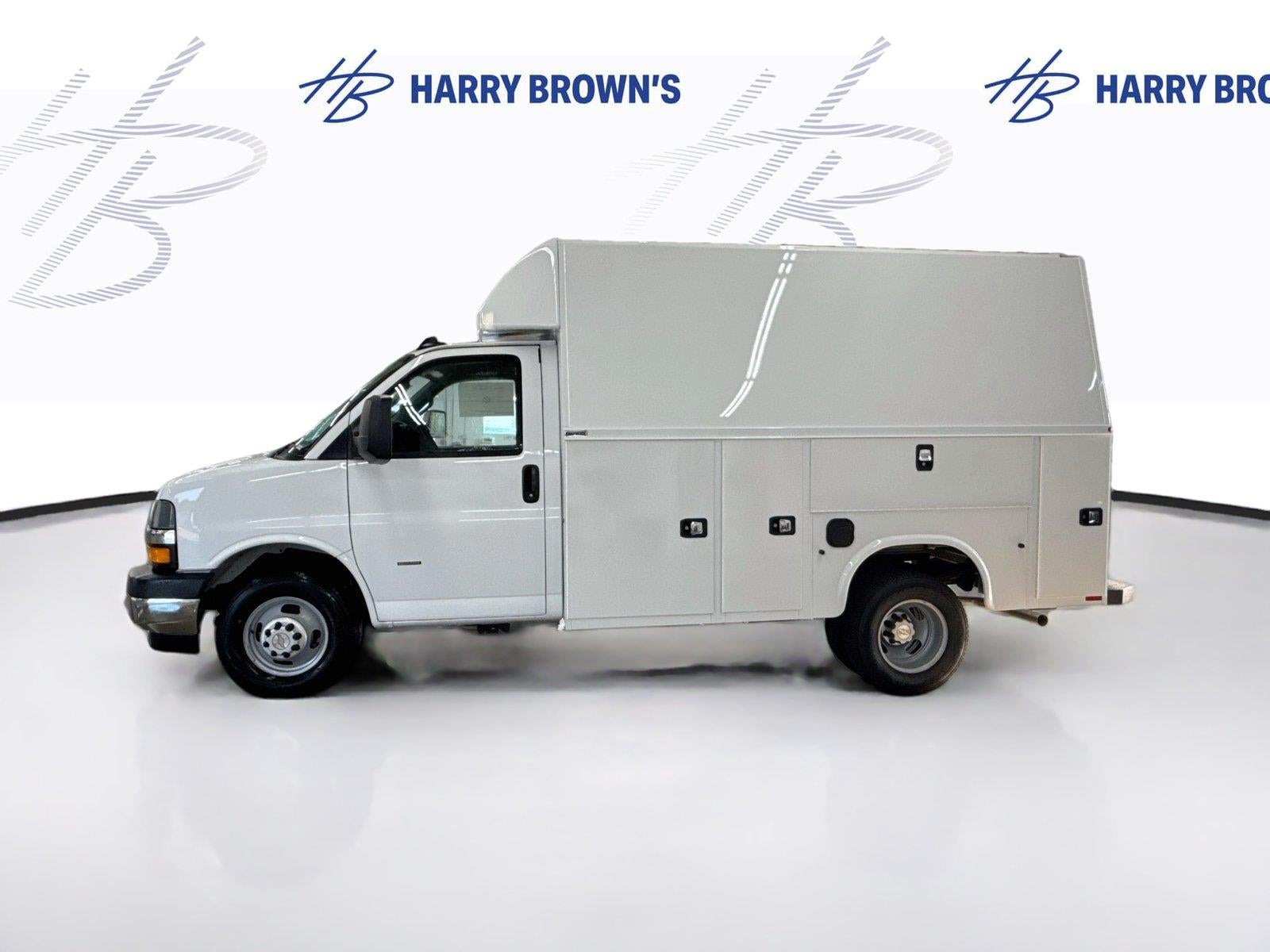 2026 Chevrolet Express Cutaway 3500 1WT