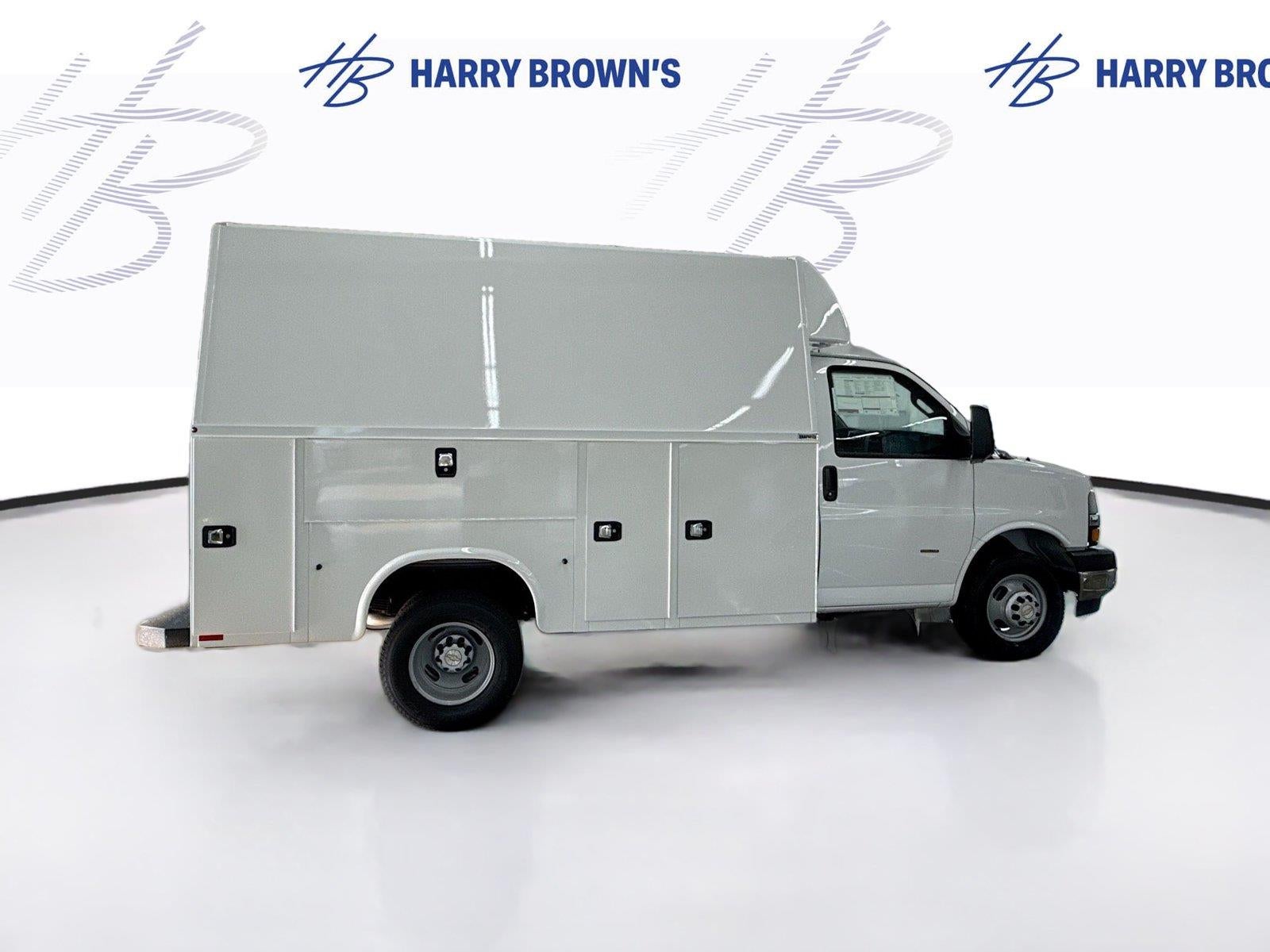 2026 Chevrolet Express Cutaway 3500 1WT