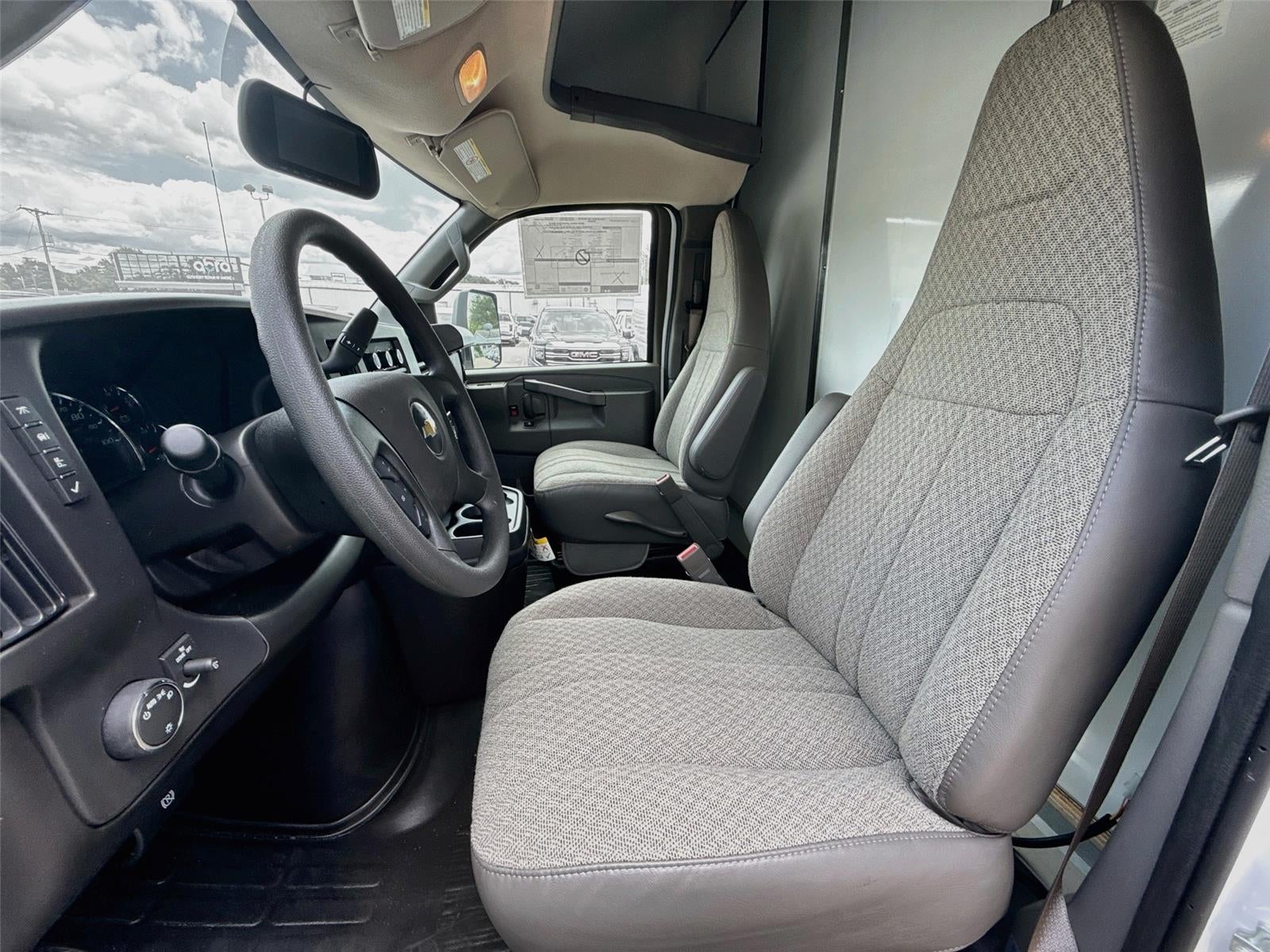 2025 Chevrolet Express Cutaway 4500 2WT
