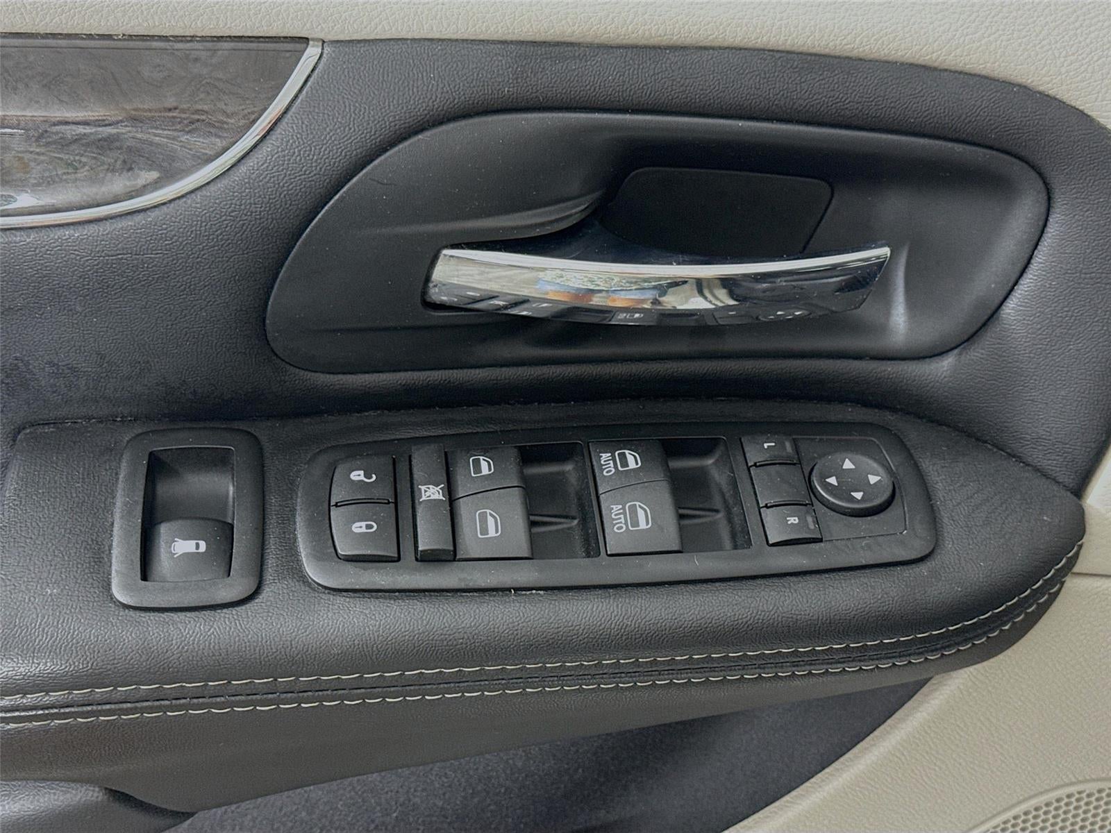 2011 Chrysler Town & Country Touring