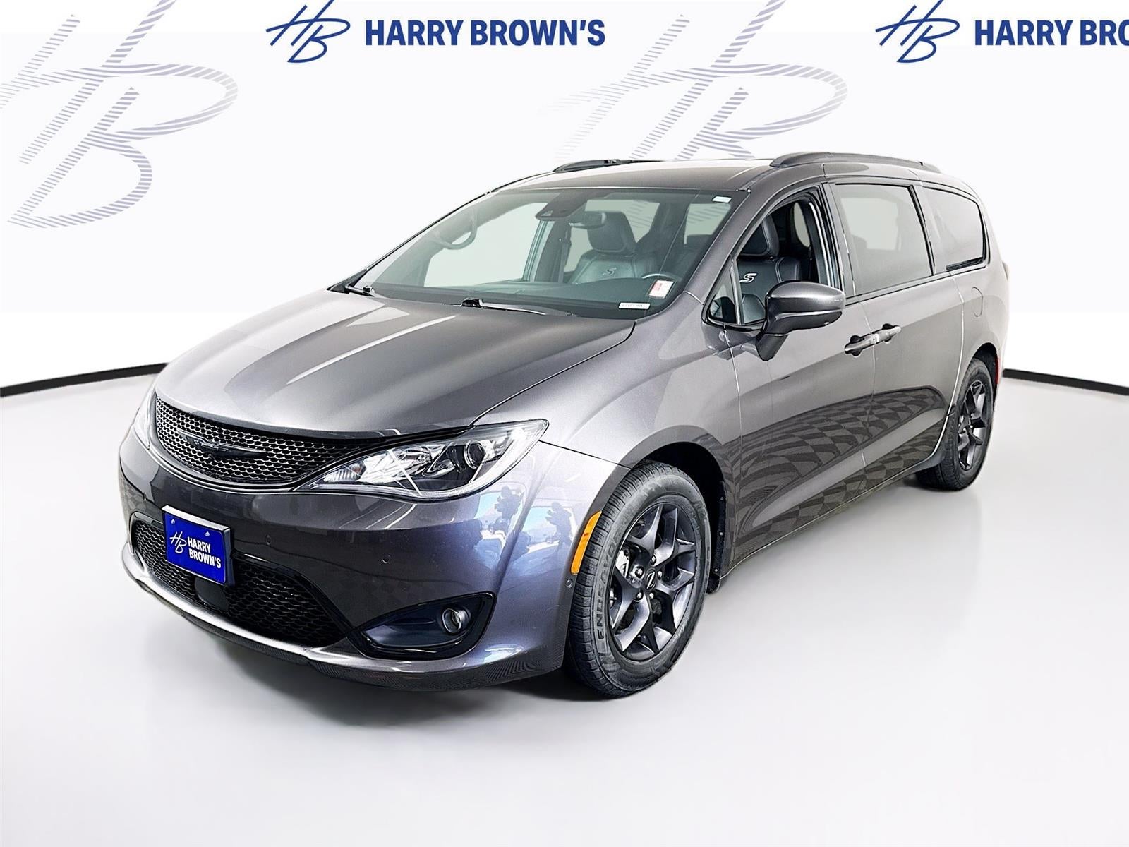 2020 Chrysler Pacifica Touring L Plus's photo
