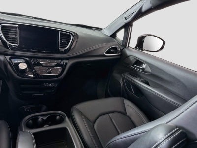 2025 Chrysler Pacifica Hybrid Select