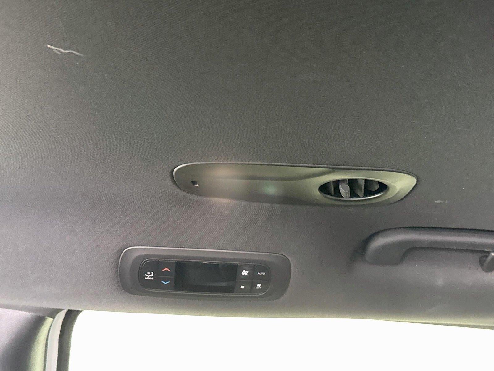 2025 Chrysler Pacifica Hybrid Select