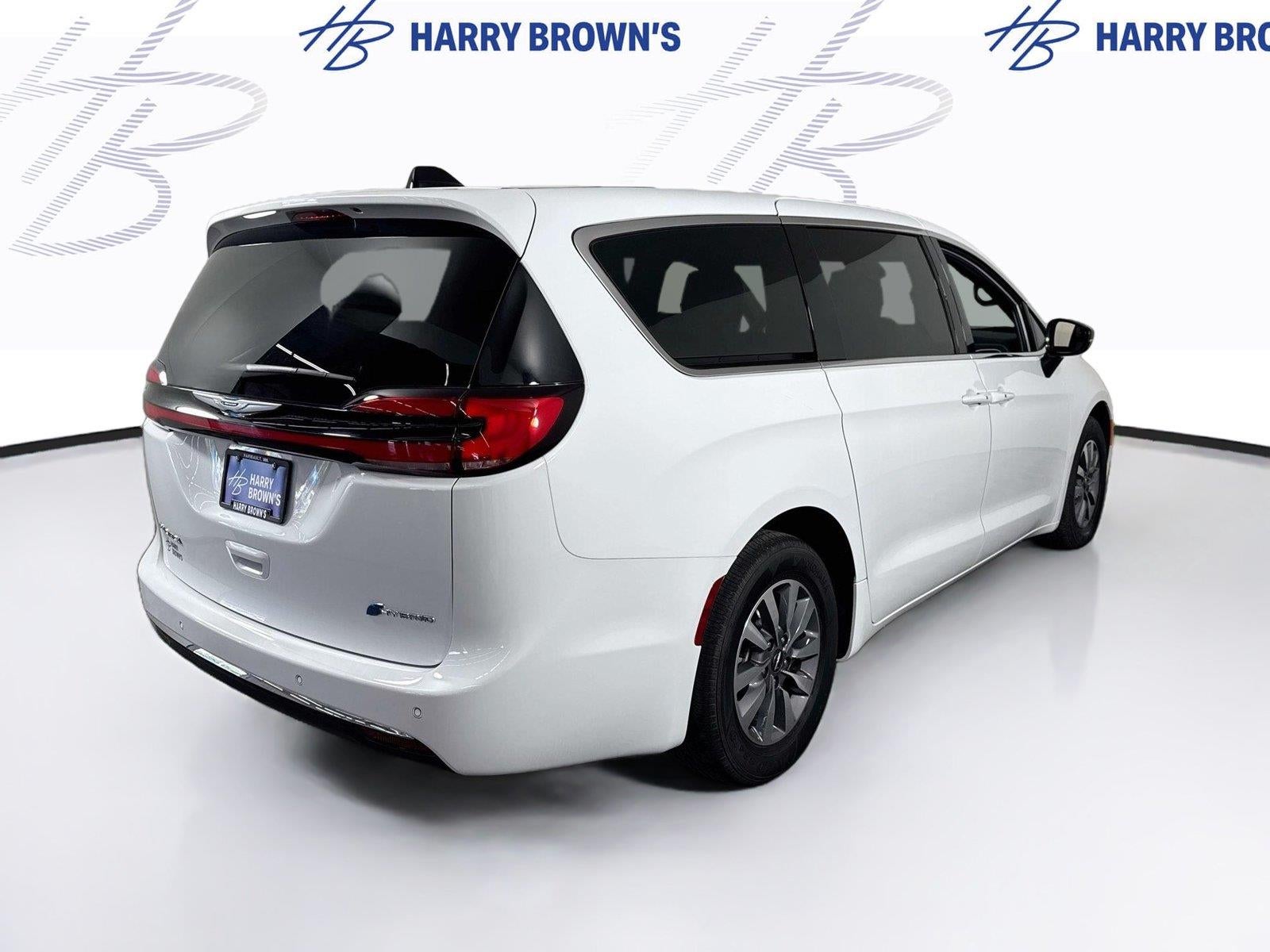 2025 Chrysler Pacifica Hybrid Select