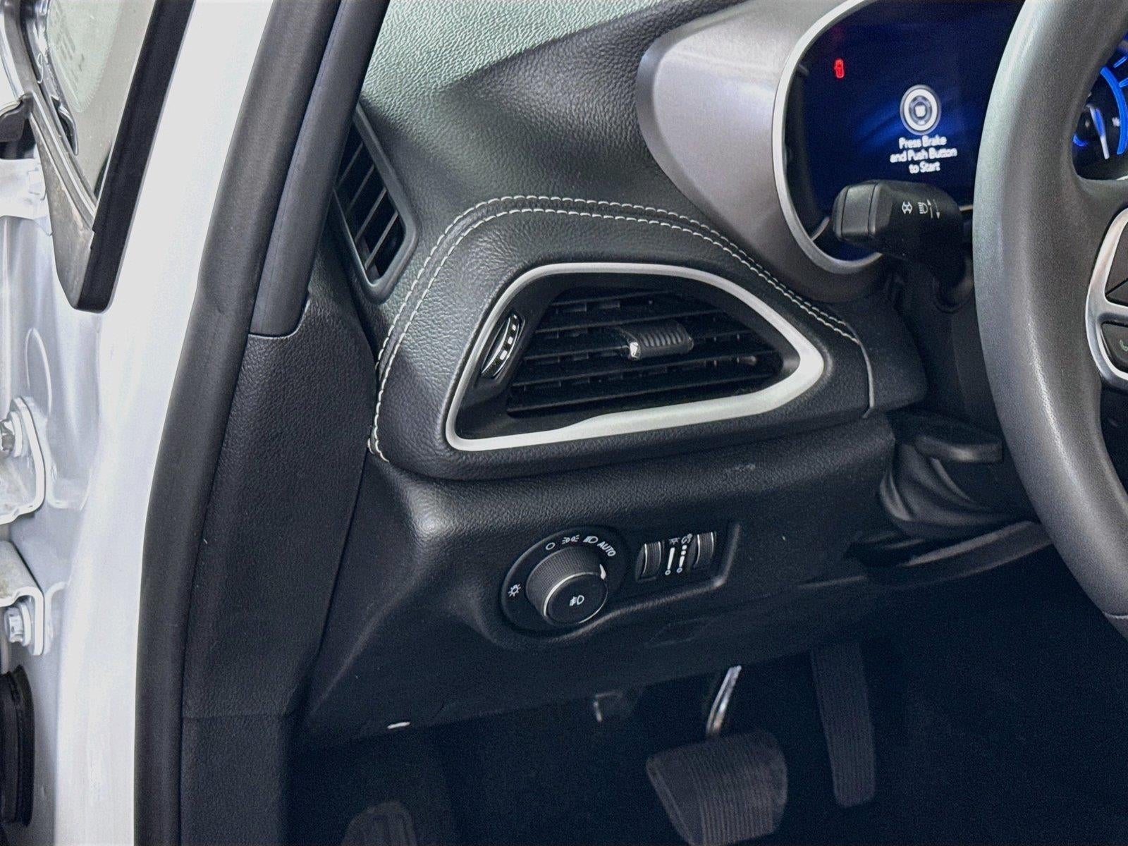 2025 Chrysler Pacifica Hybrid Select