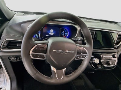2025 Chrysler Pacifica Hybrid Select