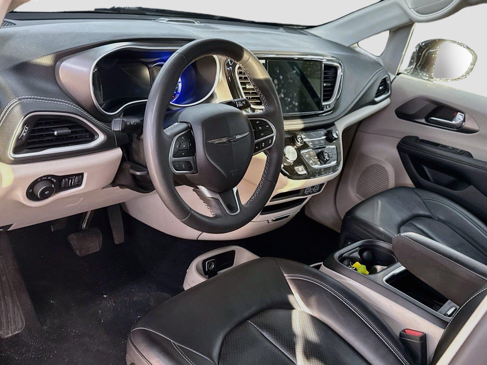 2024 Chrysler Pacifica Hybrid Select
