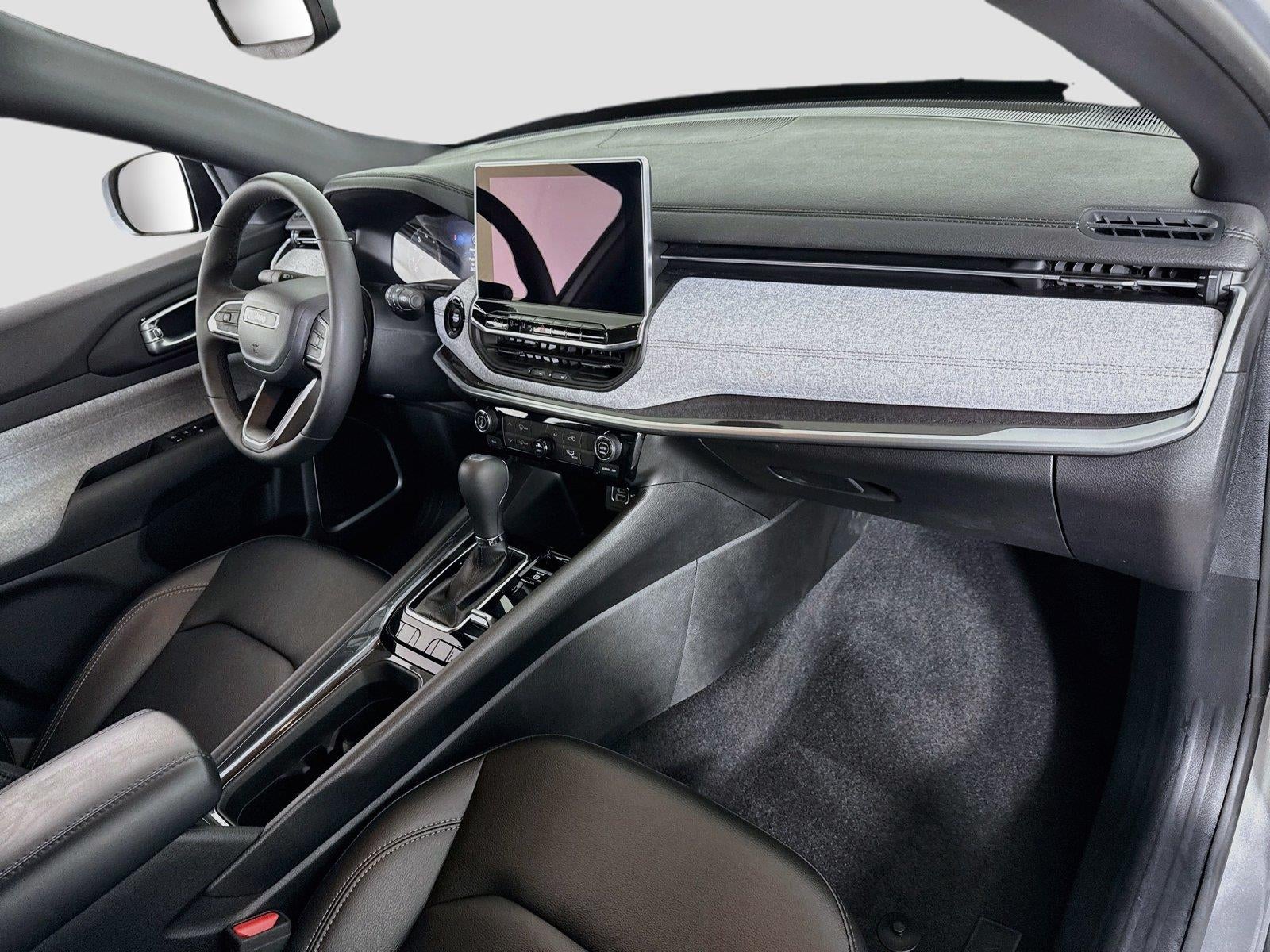 2023 Jeep Compass Latitude Lux