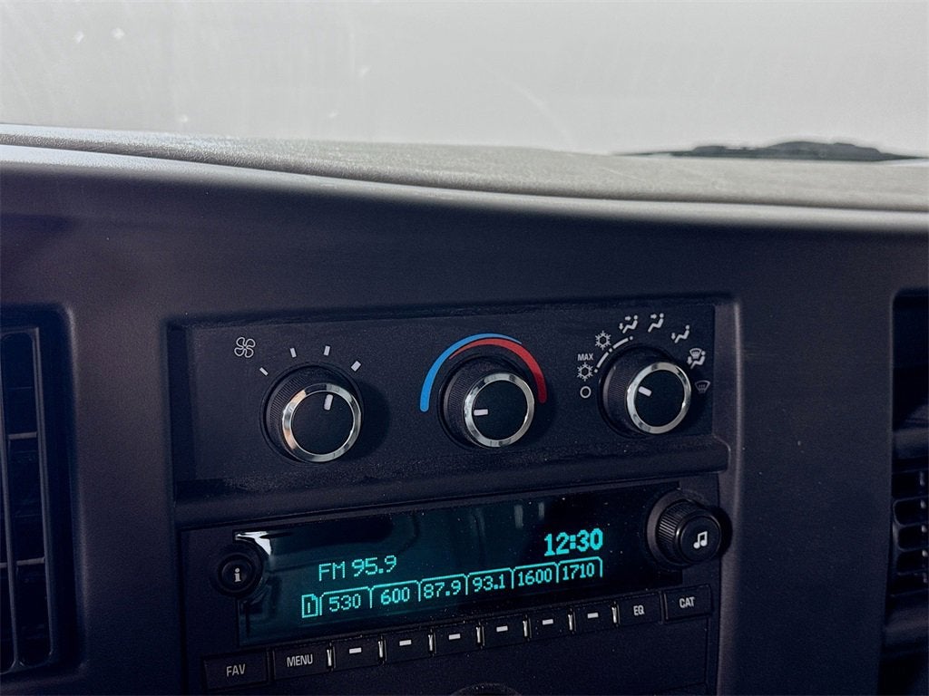 2025 Chevrolet Express Cutaway 3500 1WT