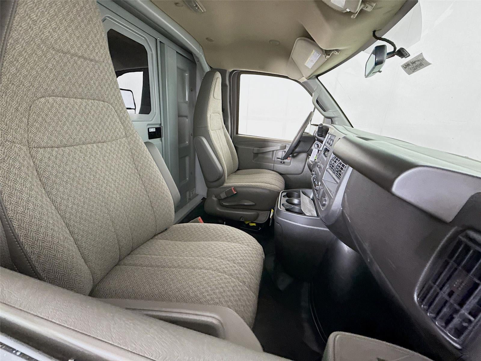 2025 Chevrolet Express Cutaway 3500 1WT