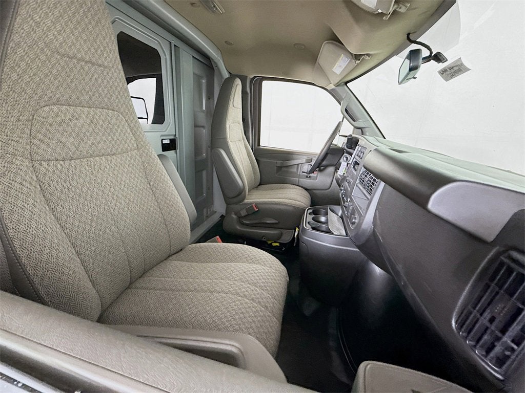 2025 Chevrolet Express Cutaway 3500 1WT