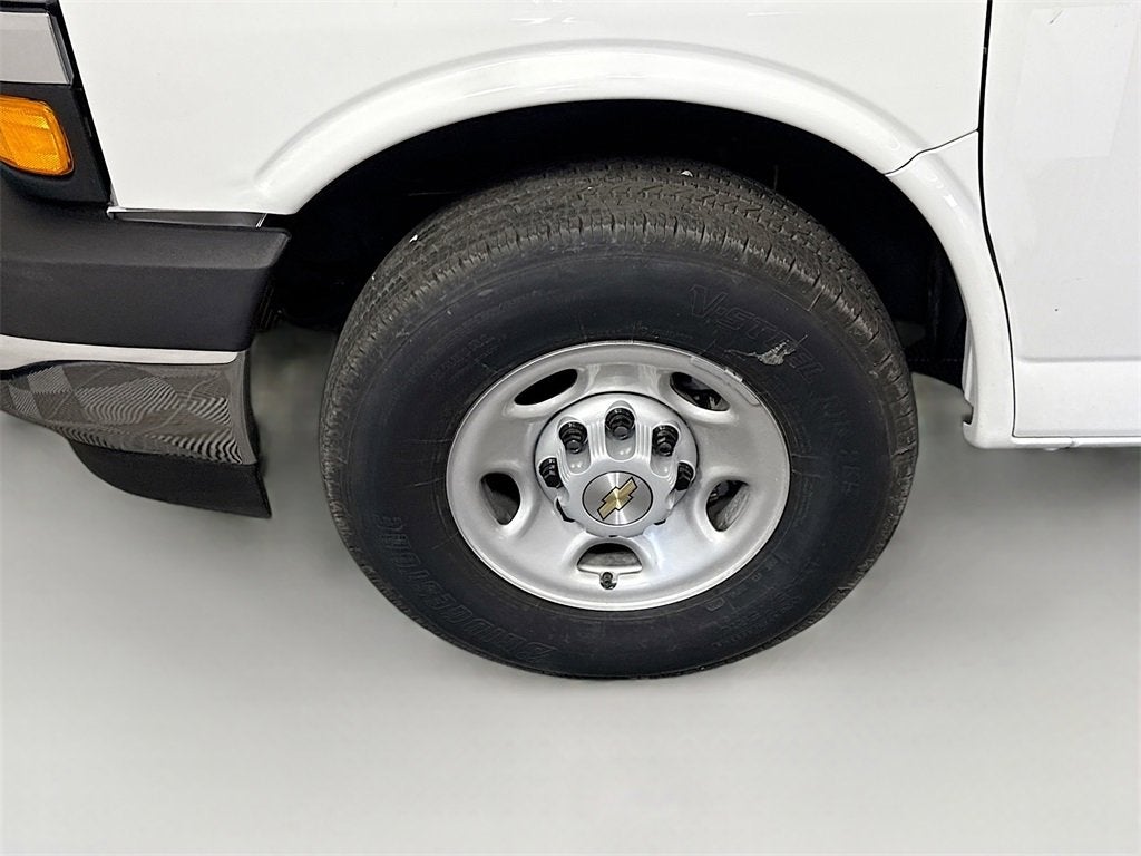 2025 Chevrolet Express Cutaway 3500 1WT