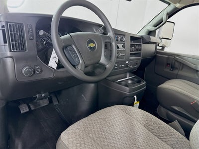 2025 Chevrolet Express Cutaway 3500 1WT