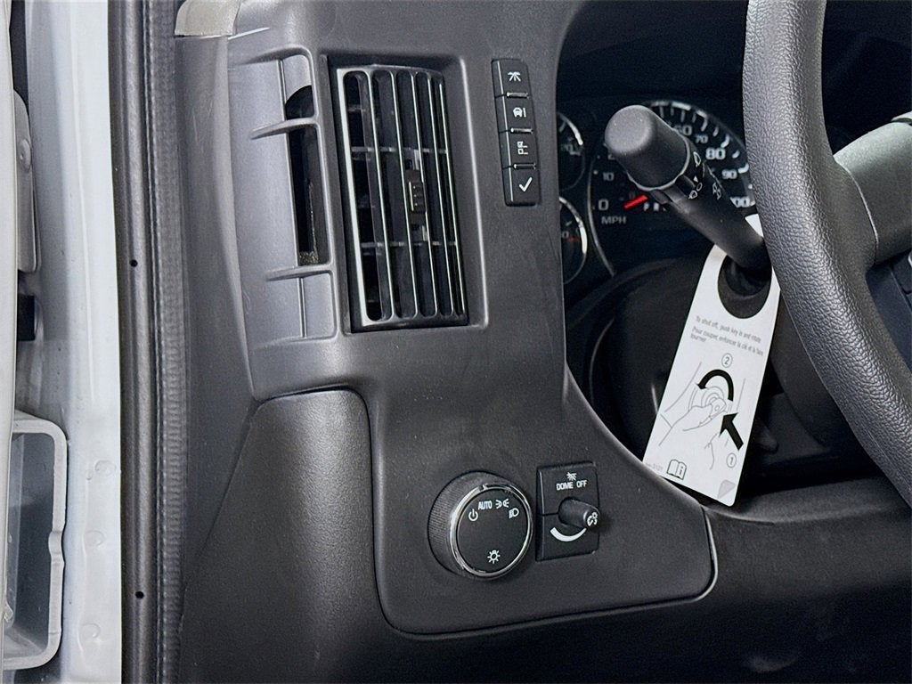 2025 Chevrolet Express Cutaway 3500 1WT