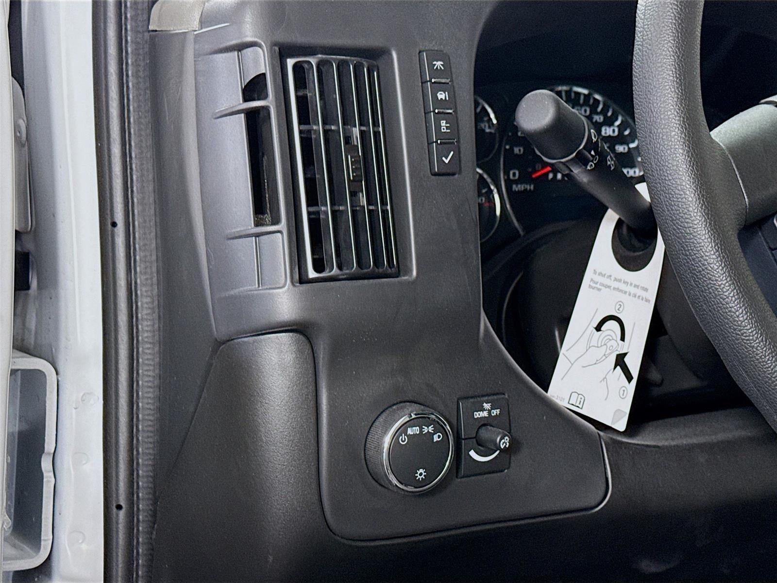 2025 Chevrolet Express Cutaway 3500 1WT