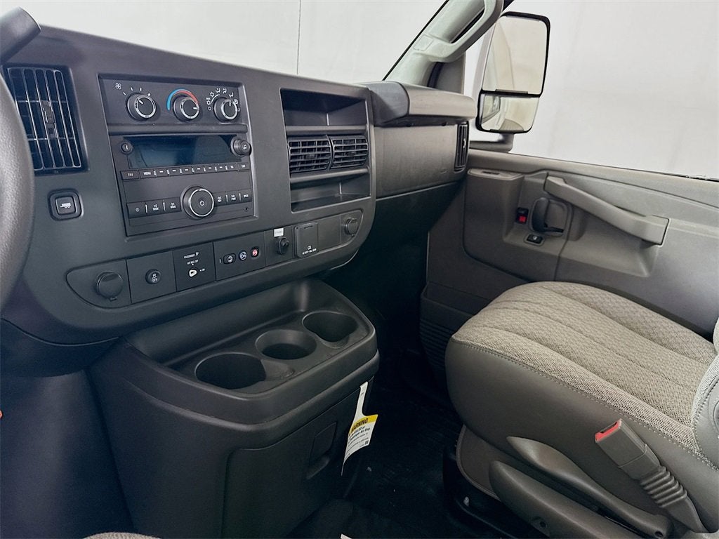 2025 Chevrolet Express Cutaway 3500 1WT