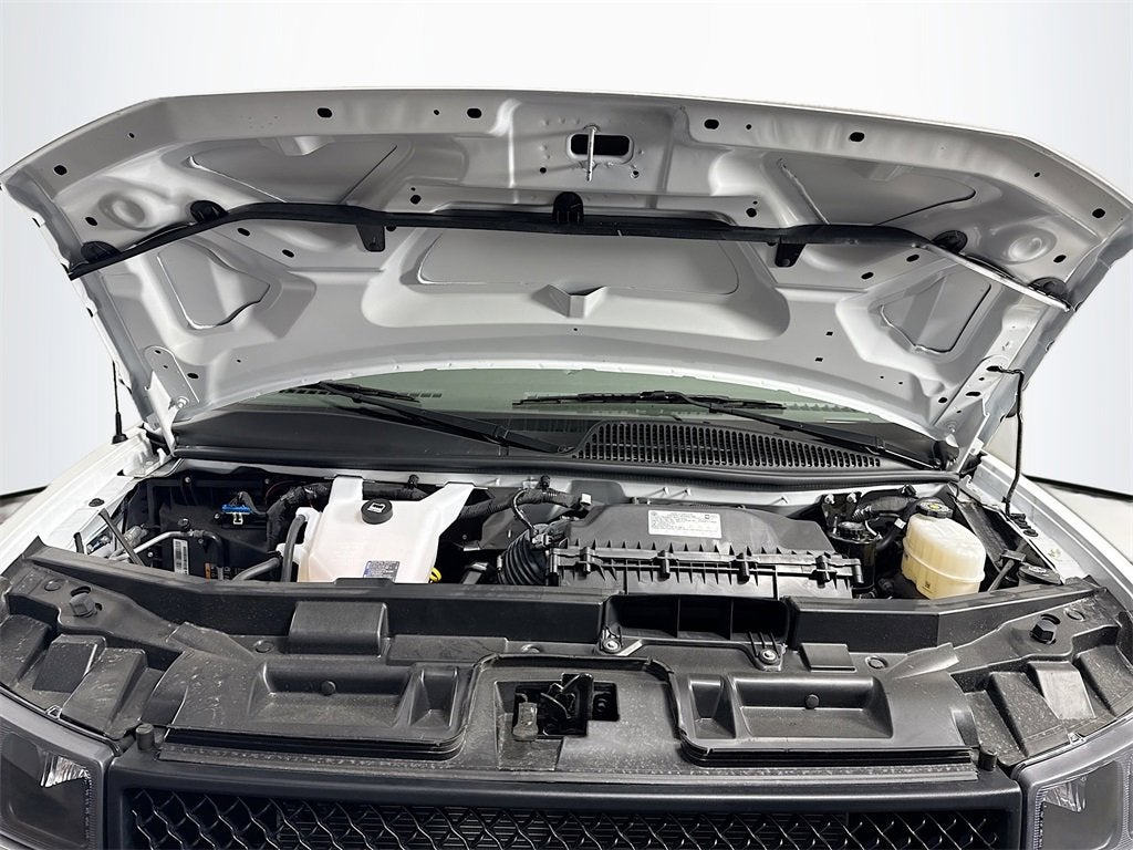 2025 Chevrolet Express Cutaway 3500 1WT