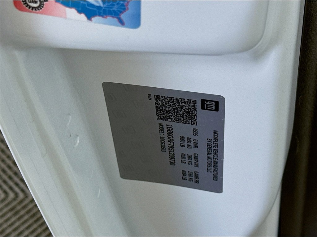 2025 Chevrolet Express Cutaway 3500 1WT