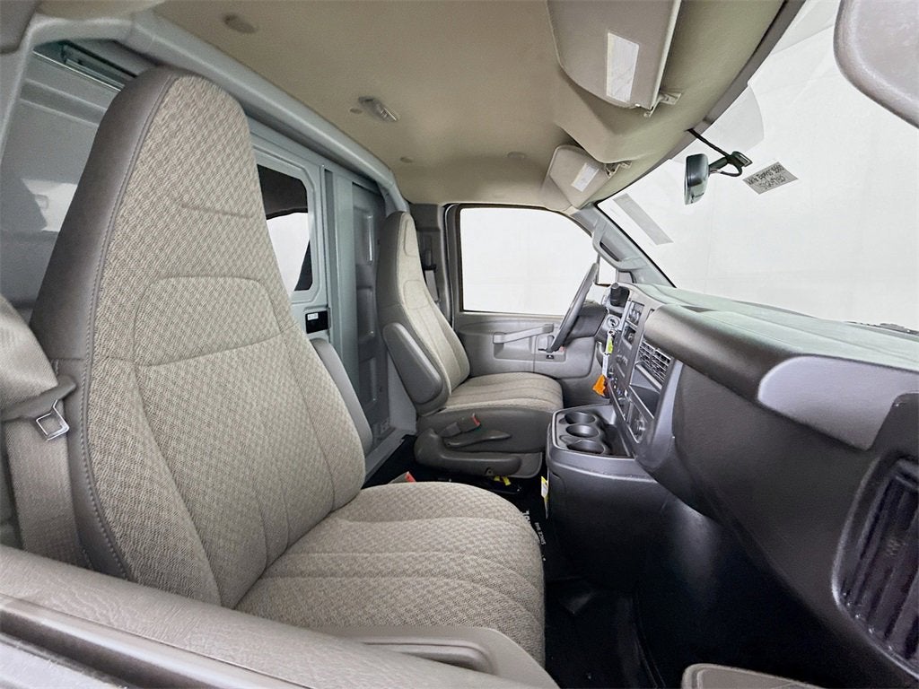 2025 Chevrolet Express Cutaway 3500 1WT