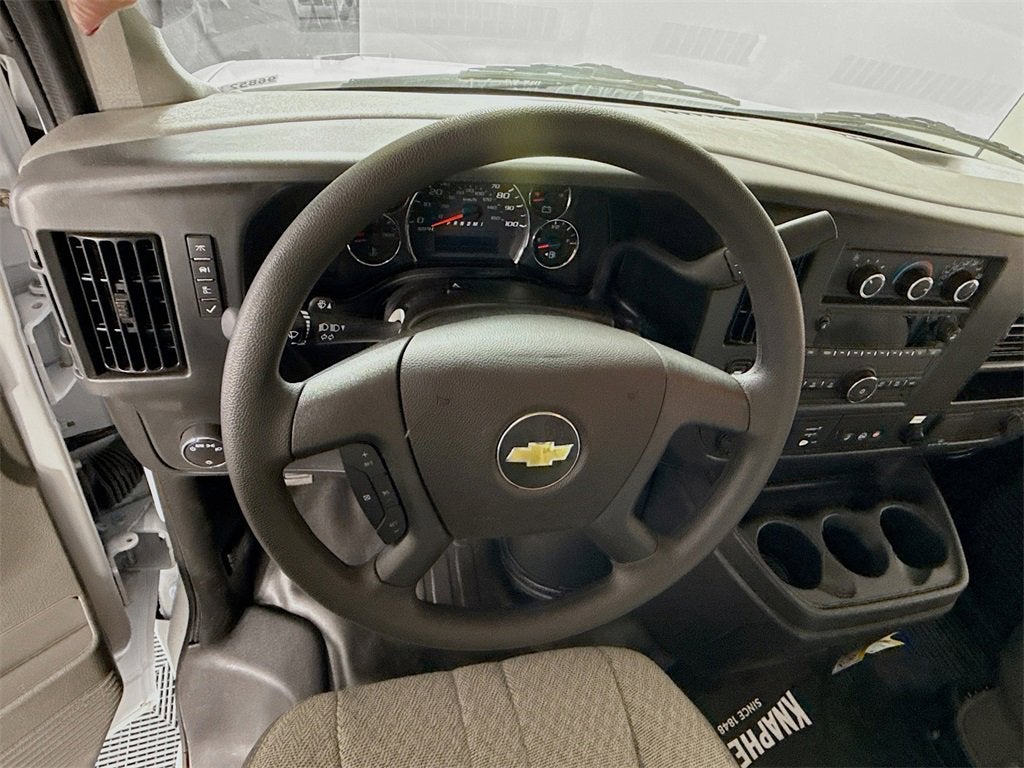 2025 Chevrolet Express Cutaway 3500 1WT