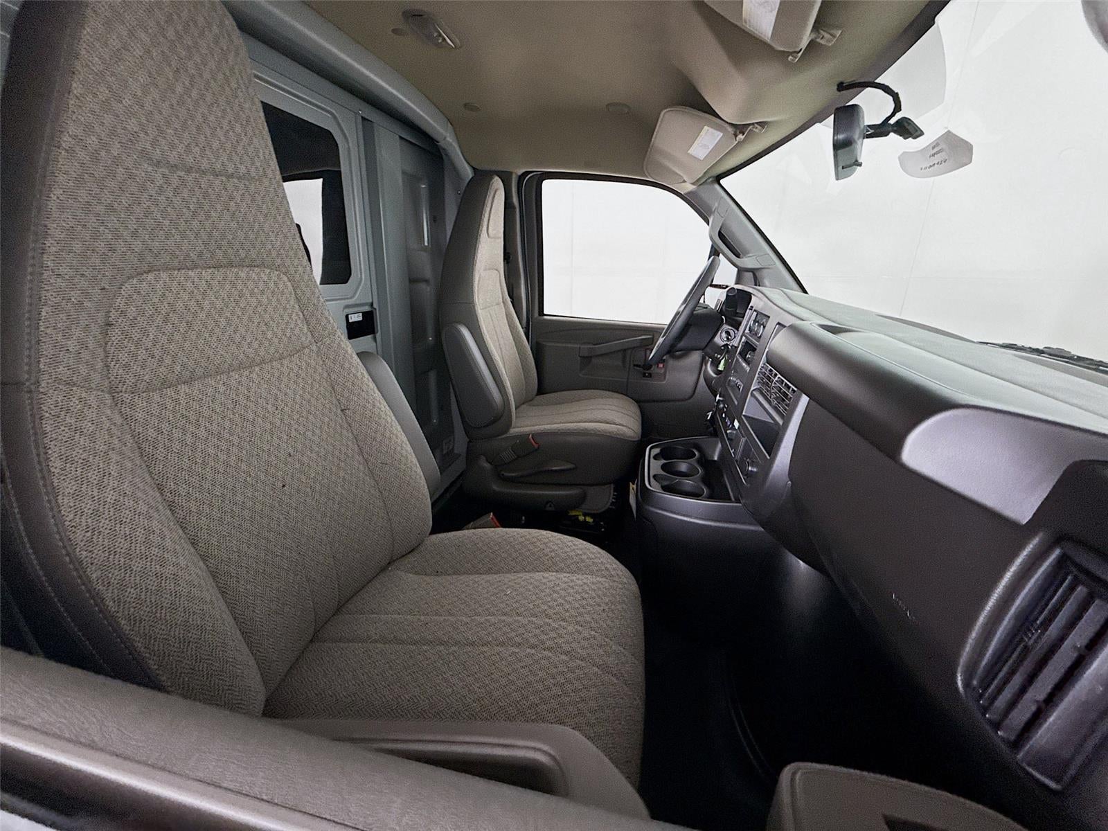 2025 Chevrolet Express Cutaway 3500 1WT