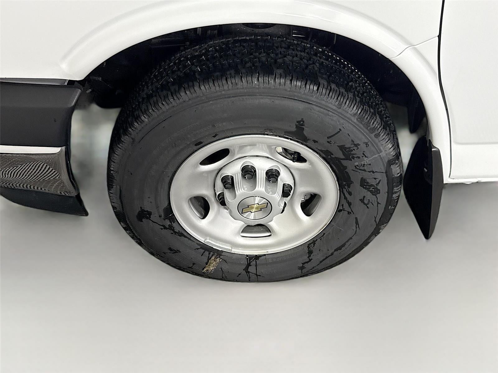 2025 Chevrolet Express Cutaway 3500 1WT