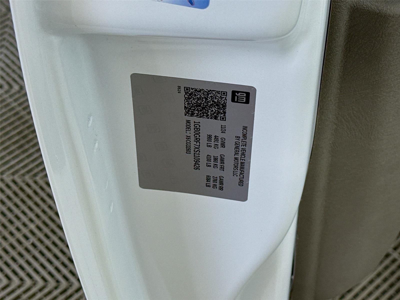 2025 Chevrolet Express Cutaway 3500 1WT