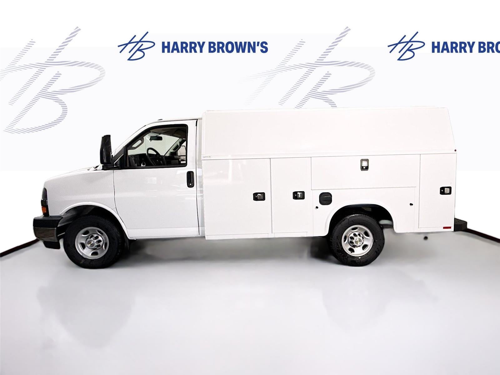2025 Chevrolet Express Cutaway 3500 1WT