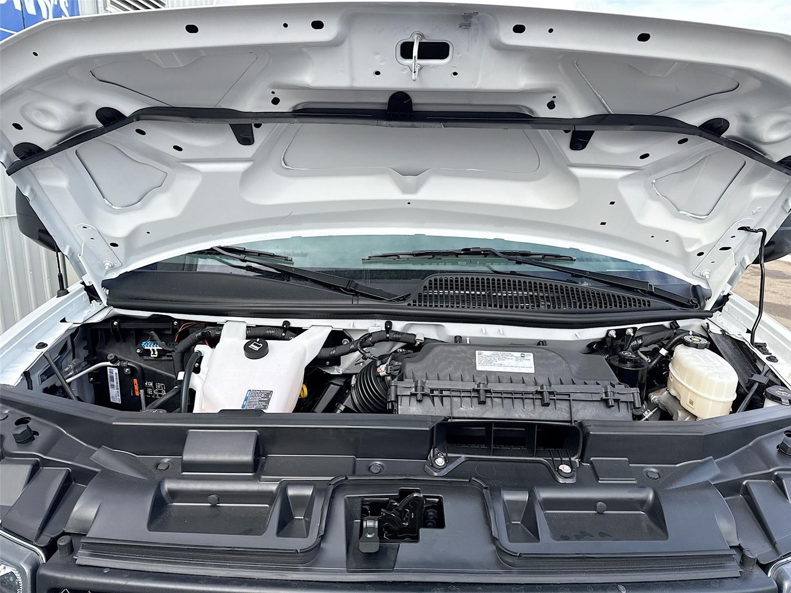 2025 Chevrolet Express Cutaway 3500 1WT