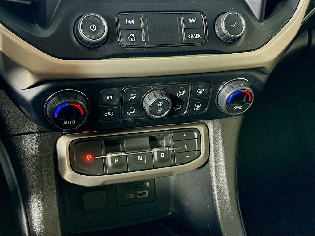 2022 GMC Acadia Denali