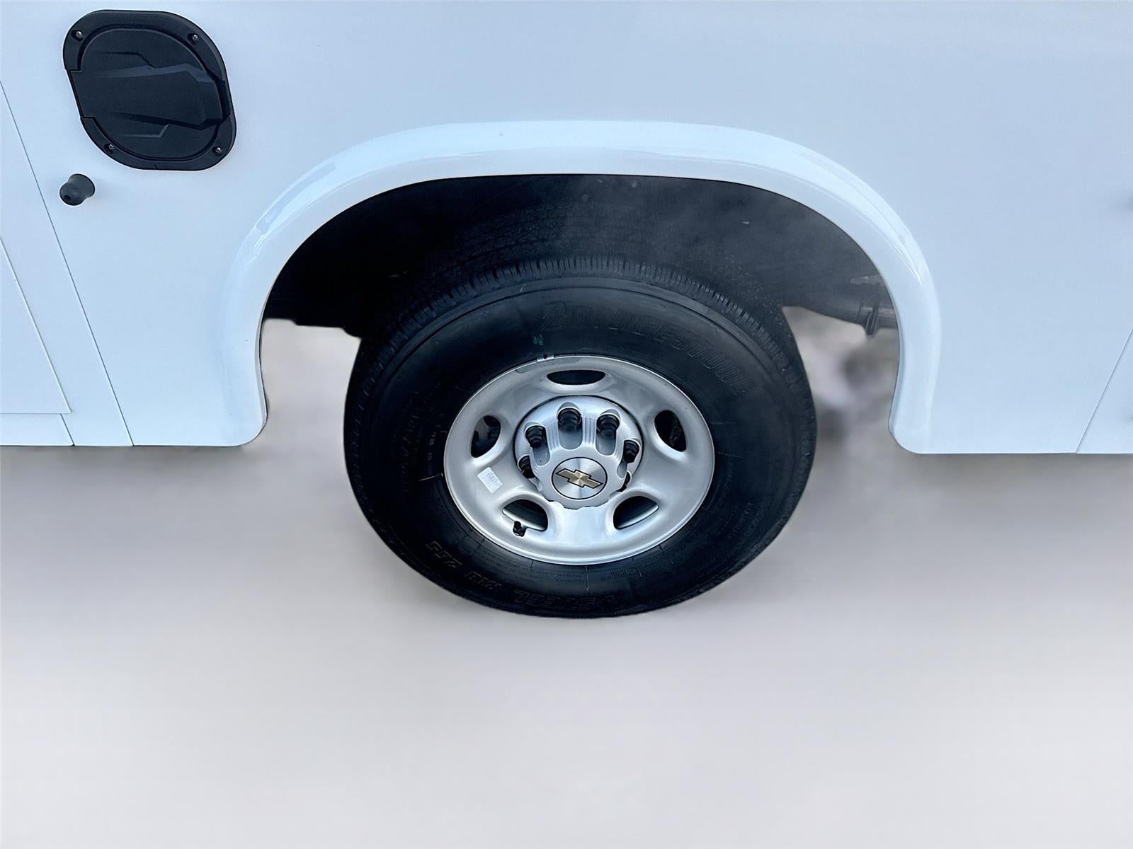 2025 Chevrolet Express Cutaway 3500 1WT