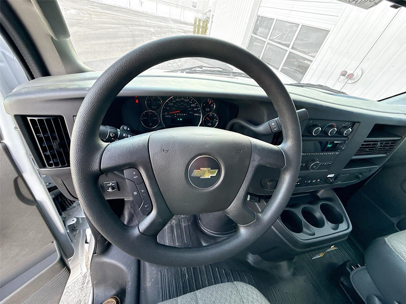 2025 Chevrolet Express Cutaway 3500 1WT