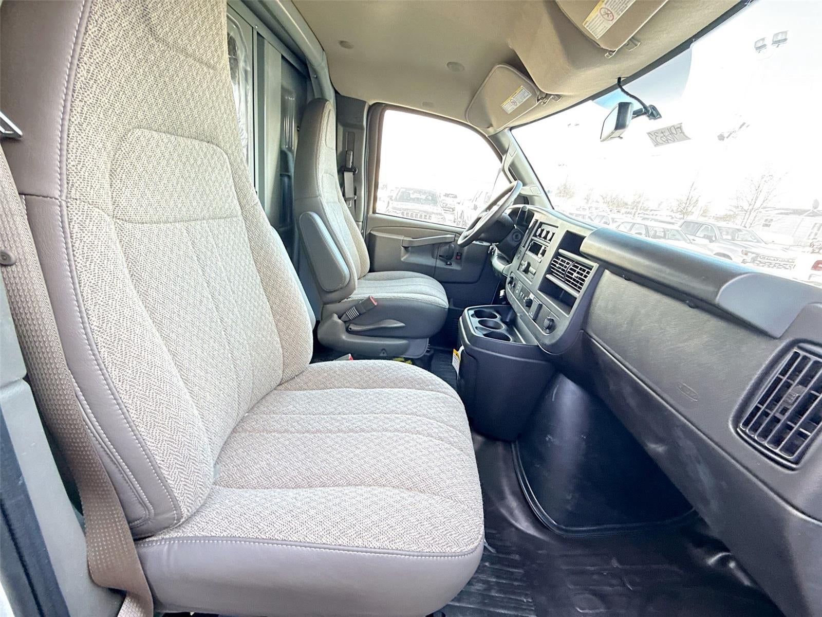 2025 Chevrolet Express Cutaway 3500 1WT