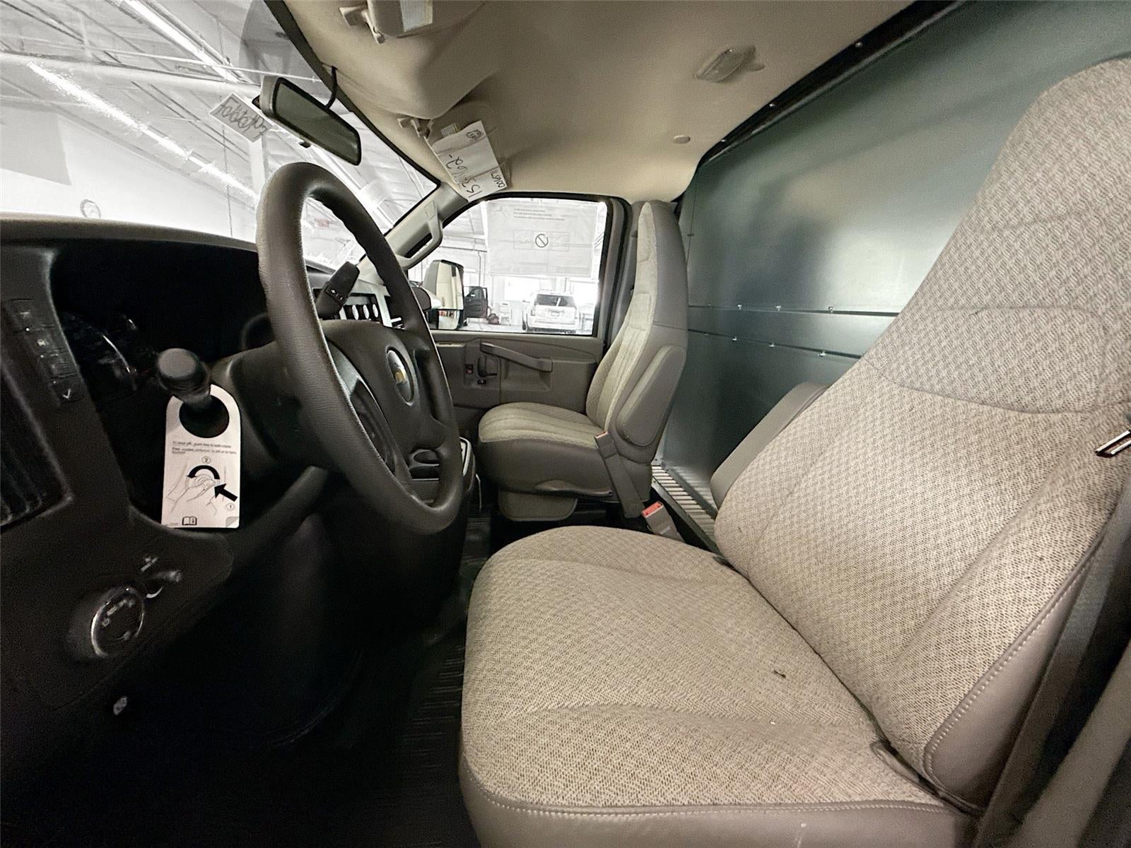 2025 Chevrolet Express Cutaway 3500 1WT