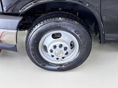 2025 Chevrolet Express Cutaway 3500 1WT