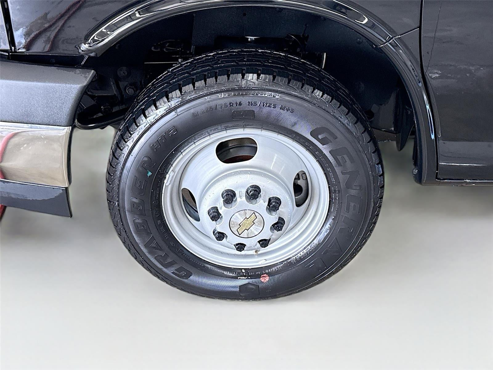 2025 Chevrolet Express Cutaway 3500 1WT